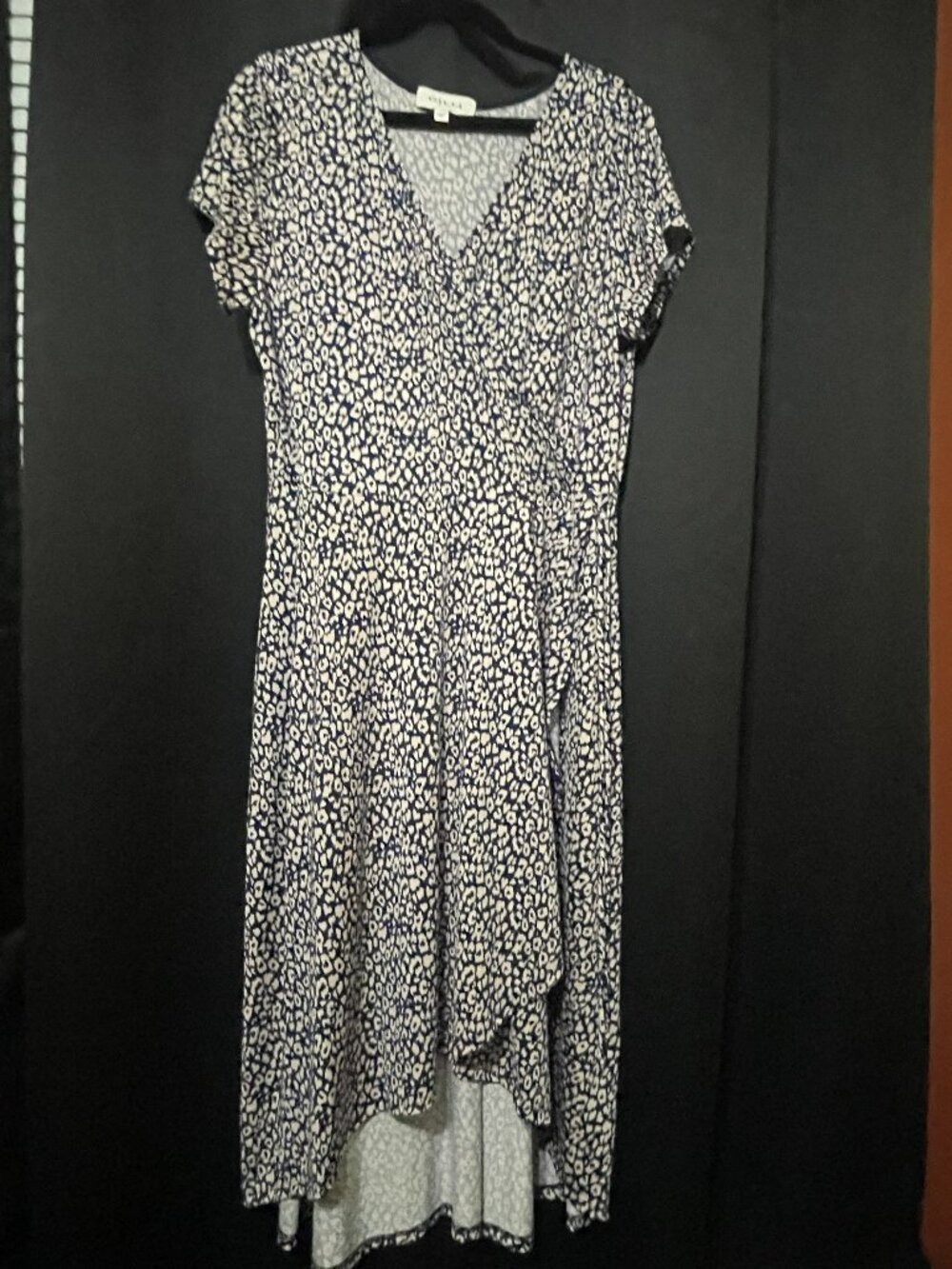 Gilli Women’s Wrap Dress Size L – Knee Length – Flattering & Chic